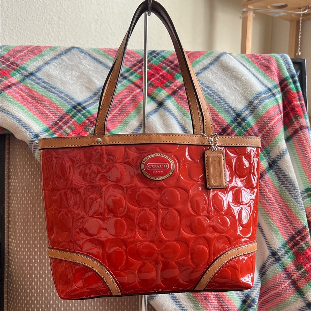 Coach small tote gorgeous EUC w/tag and dust bag